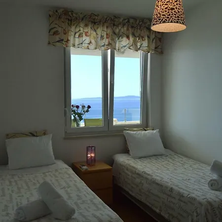 Penthouse Znjan Beach Appartement *